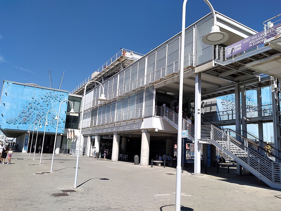 The aquarium from the quay, its upper deck open to the harbour