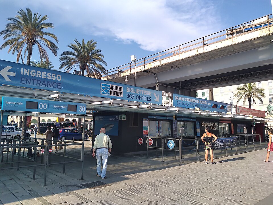 The aquarium's ticket office on the quay, under the elevated road