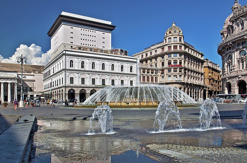 The fountain seen through its own jets, with the theatre beyond