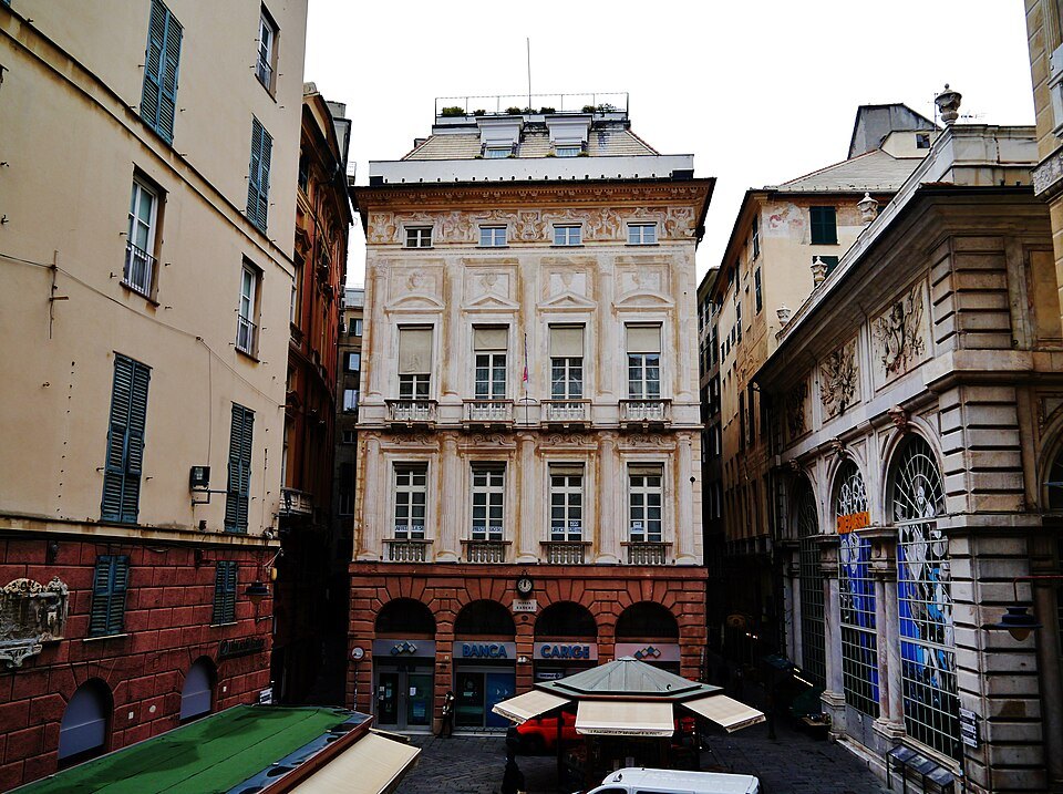 Is it safe to walk the caruggi, and which lanes should you take?
