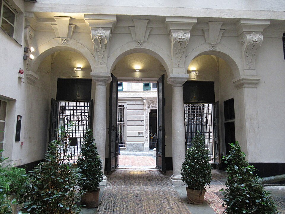 The vestibule of Palazzo Spinola di Pellicceria, looking through to the courtyard