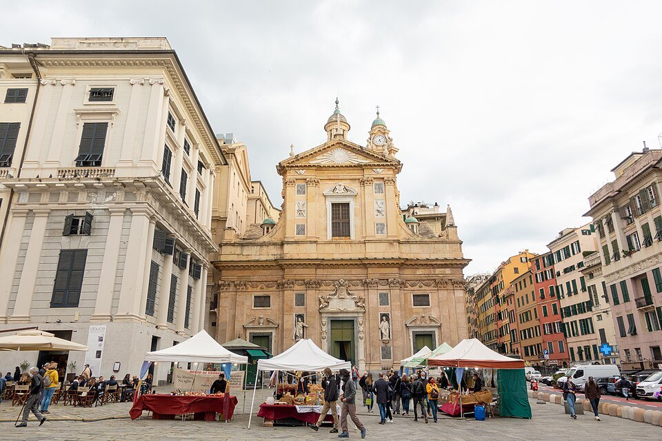 The front of the Gesù above Piazza Matteotti, with a market in the square