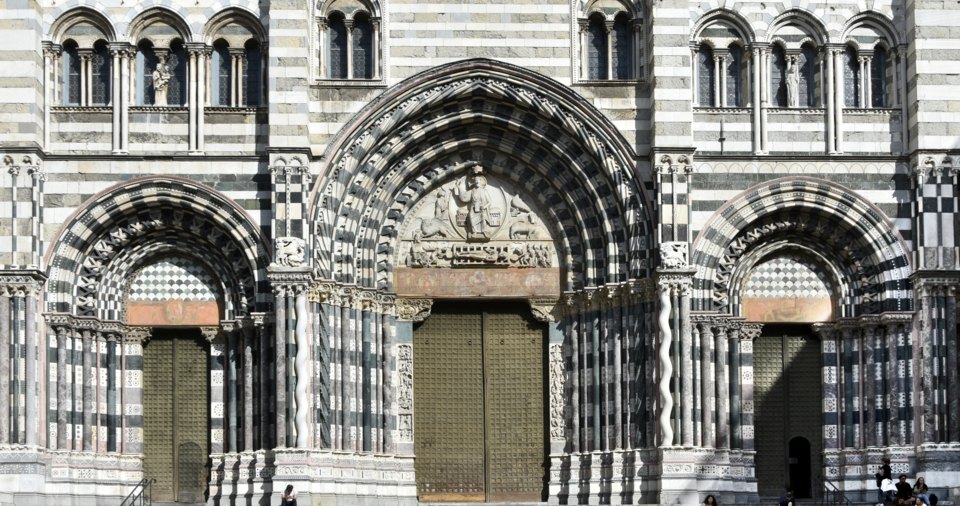 The three portals of San Lorenzo in their receding arches