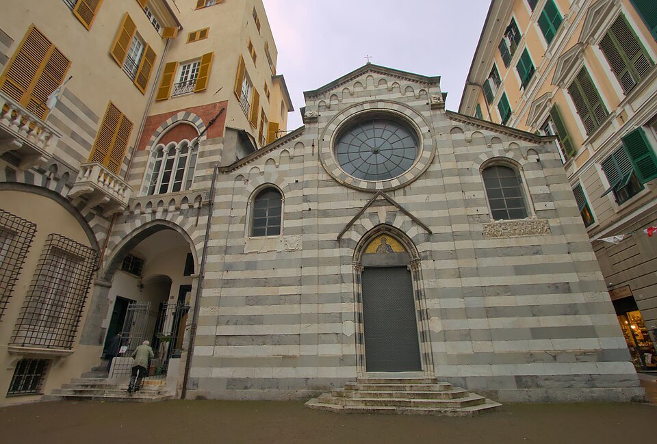 The striped front of San Matteo with its rose window