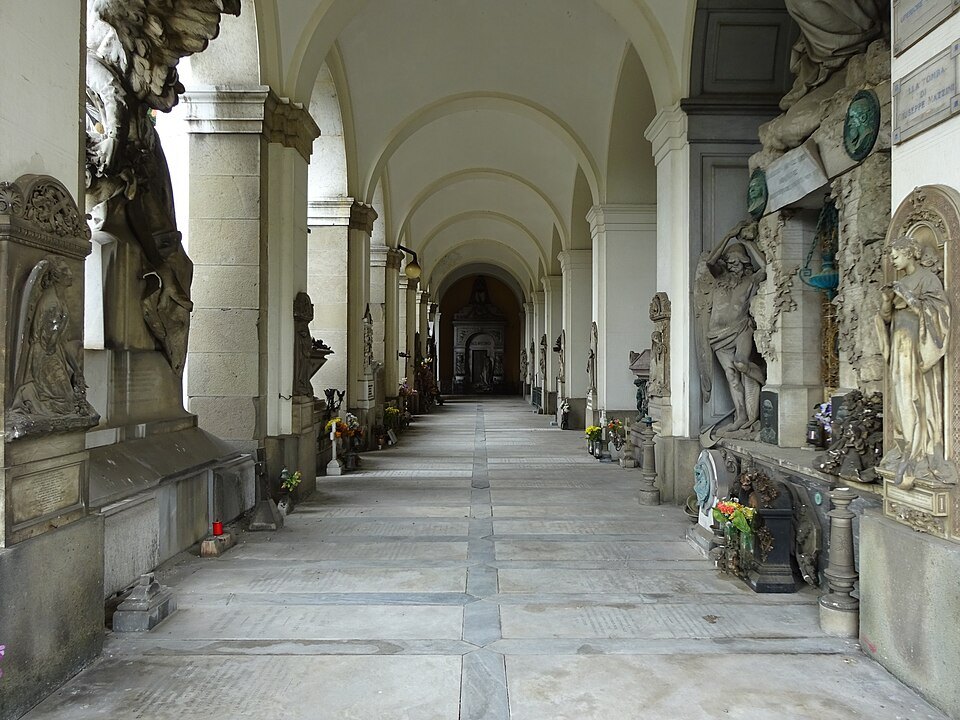 The upper east gallery at Staglieno, tombs and statues along the arcade