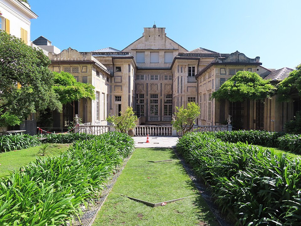 The garden front of Palazzo Podesta, box hedges running back from its steps